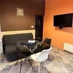 Stylish Orange Flat Center Metro Appartement