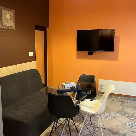 Stylish Orange Flat Center Metro *