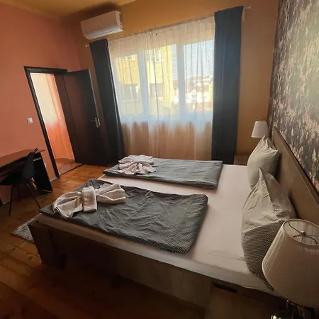 Appartement Stylish Orange Flat Center Metro