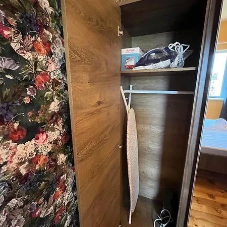 Stylish Orange In Center *