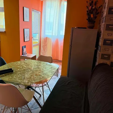 Apartament Stylish Orange Flat Center Metro